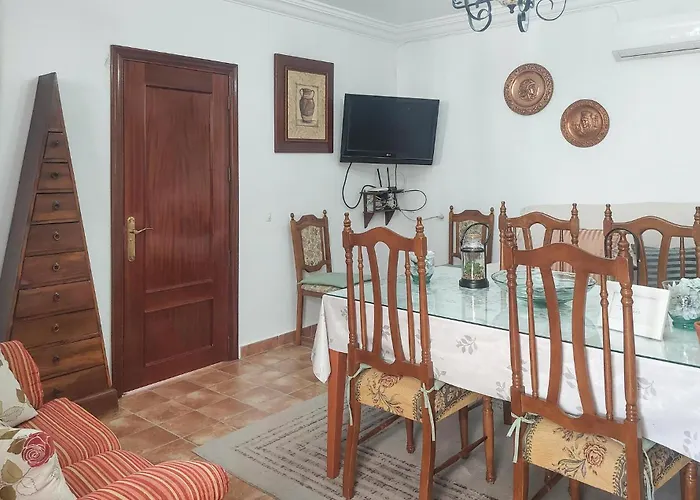 Beautiful In With Private Swimming Pool, Be Inside Or Outside רונדה