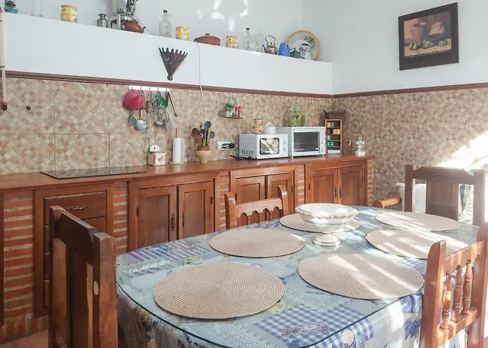 Beautiful In With Private Swimming Pool, Be Inside Or Outside *