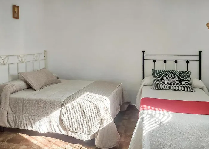 Beautiful In With Private Swimming Pool, Be Inside Or Outside רונדה